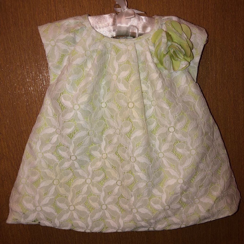 Marmellata Sleeveless Shirt Green with White Floral Lace Flower | 18 months